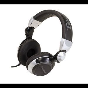 VINTAGE TECHNICS HEADPHONES RDJ 1210  - DJ HEADPHONES.  EXCELLENT CONDITION